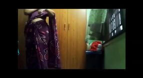 Vestido para después de la ducha de una tía desi madura 5 mín. 50 sec