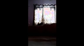 Bhabi-Affäre an der Tür einer Nachbarschaftsschlampe 6 min 20 s