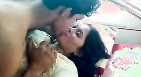 El Romance humeante de la Pareja Desi en un Video Sexy 0 mín. 0 sec