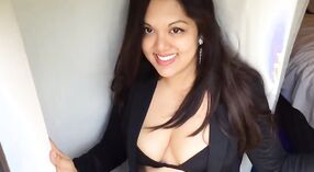 Lauren, la belleza india del Reino Unido, es una nena apasionada y sexy 4 mín. 00 sec