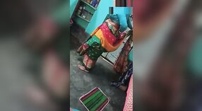 Desi bhabi fica nua na casa de banho depois de trocar de roupa 5 minuto 20 SEC