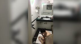Full-length clip của bhabhi nhìn trộm trong phòng tắm 6 tối thiểu 10 sn