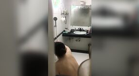 Полнометражный клип Бхабхи, подглядывающей в ванную 8 минута 30 сек