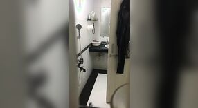 Full-length clip của bhabhi nhìn trộm trong phòng tắm 10 tối thiểu 50 sn
