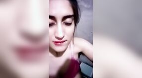 Rapariga Paquistanesa magra e sexy com seios grandes 6 minuto 10 SEC