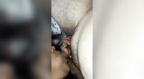 Esposa punjabi hace una mamada sensual en este video humeante 1 mín. 40 sec