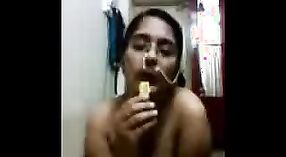 吉百利的裸体视频：Mangala Bhabhi吃裸体 0 敏 0 sec