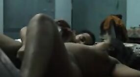 Ouder Desi paar enjoys casual seks in de avond 5 min 40 sec