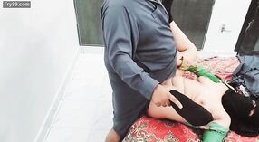 Pakistan stepbrother lừa dối vợ với một bà nội trợ gian lận trong hijab 1 tối thiểu 40 sn