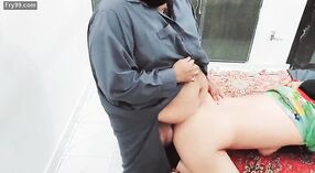 Pakistanischer Stiefbruder betrügt seine Frau mit einer betrügerischen Hausfrau im Hijab 2 min 20 s