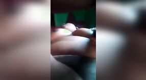 Desi dziewczyna przyjemności sama z jej palce w to steamy wideo 5 / min 20 sec