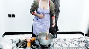 हिंदी ऑडिओसह स्वयंपाक करताना पाकिस्तानी बायको स्वयंपाकघरात चोदली जाते 2 मिन 20 सेकंद