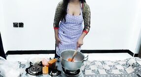 Pakistanische Frau wird beim Kochen mit Hindi-audio in der Küche gefickt 0 min 40 s