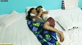 Indyjska Nastolatka oddaje się amatorskiemu seksowi ze swoim kolegą z klasy przed kamerą! 1 / min 40 sec