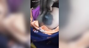 ভাবির বড় boobs পরিপূর্ণতায় দুধ পান 0 মিন 0 সেকেন্ড
