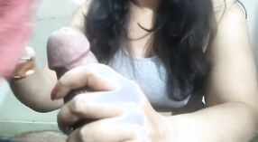 Sexy bhabhi prende lei stretto micio pieno con cum in primo piano 7 min 20 sec