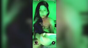 Crystal ' s Novemeber Show: een sensuele Latino Tit-Fucking 1 min 10 sec