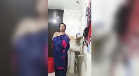 Büyük Boobed Kız Alır bir Banyo ve Gets becerdin 1 dakika 40 saniyelik