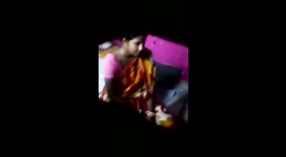 Buurman betrapt Desi bhabi having seks met haar boyfriend in mms video 7 min 00 sec