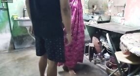 மாலிக் நா தனது இந்திய பணிப்பெண்ணால் சமையலறையில் கடுமையாக சிக்கிக் கொள்கிறார் 3 நிமிடம் 20 நொடி