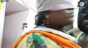 Gorąca żona cieszy pępek seks w jej Tamil sari 3 / min 40 sec