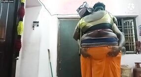 Gorąca żona cieszy pępek seks w jej Tamil sari 7 / min 00 sec