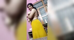 Maami con tetas akkul de raza pura las hace alarde frente a su amiga 0 mín. 0 sec