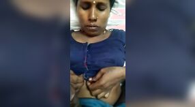 Istri Desi menikmati menjilati vagina sensual dan blowjob 0 min 40 sec