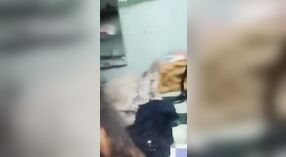 Hermosa adolescente se entrega a hacer el amor apasionado 2 mín. 20 sec