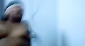 Indyjska żona z zawiązanymi oczami i jazda konna w tym ekscytujący wideo 2 / min 30 sec