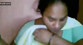 Bibi desi sing panas kanthi rai sing nggumunake minangka bintang video iki 2 min 00 sec