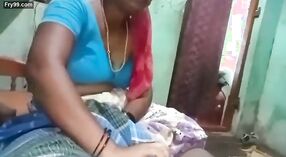 Zia Desi non protetto figa ottiene un pompino dal suo amante 2 min 40 sec