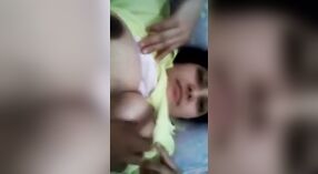 Sayang seksi memberikan blowjob yang menakjubkan selama seks yang intens 4 min 40 sec