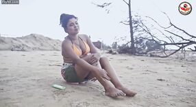 L'aventure en bikini de Jillik Roy sur la plage de Mandarmani 2 minute 40 sec
