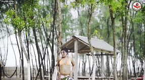 L'aventure en bikini de Jillik Roy sur la plage de Mandarmani 12 minute 00 sec