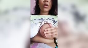 Piękna i seksowna dziewczyna Bangladeszu pokazuje swoją najnowszą aktualizację 0 / min 0 sec
