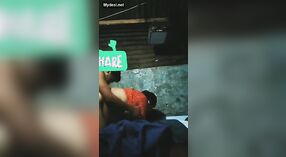 Desi bhabi prende pagato per sesso in appariscente video 2 min 00 sec