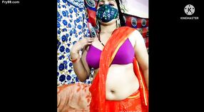 Seksi India Bhabhi flaunts dheweke nggumunke tokoh lan lingerie 1 min 20 sec