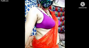 Seksi India Bhabhi flaunts dheweke nggumunke tokoh lan lingerie 1 min 50 sec