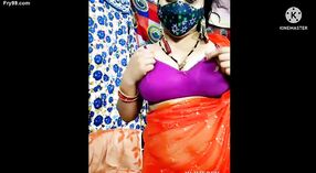 Seksi India Bhabhi flaunts dheweke nggumunke tokoh lan lingerie 2 min 10 sec