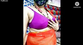 Sexy indiase Bhabhi pronkt met haar prachtige figuur en lingerie 2 min 30 sec