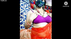 Seksi India Bhabhi flaunts dheweke nggumunke tokoh lan lingerie 2 min 40 sec