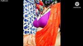 Seksi India Bhabhi flaunts dheweke nggumunke tokoh lan lingerie 2 min 50 sec
