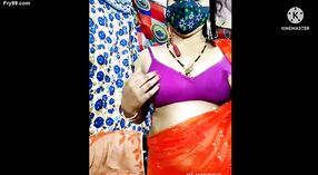 Seksi India Bhabhi flaunts dheweke nggumunke tokoh lan lingerie 3 min 20 sec