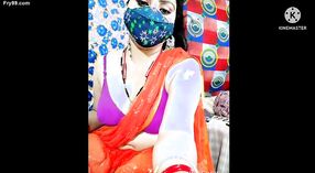 Seksi India Bhabhi flaunts dheweke nggumunke tokoh lan lingerie 0 min 0 sec