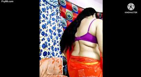 Seksi India Bhabhi flaunts dheweke nggumunke tokoh lan lingerie 0 min 50 sec