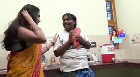 Bhabhi's cattivo modi in questo steamy video 1 min 10 sec