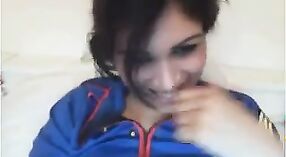 Pazi beauty Nafisa menjadi nakal di webcam 5 min 00 sec