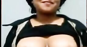 Lustiges bengalisches Babe zeigt ihren erstaunlichen Körper vor der Webcam 1 min 40 s