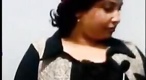 Lustiges bengalisches Babe zeigt ihren erstaunlichen Körper vor der Webcam 3 min 40 s